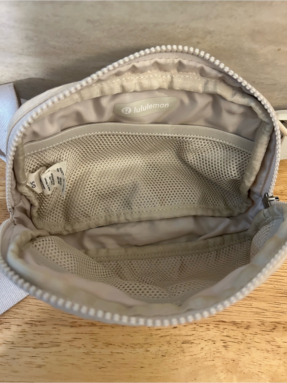 Lululemon Everywhere Off White Belt Bag (1L) - Picture 11 of 15